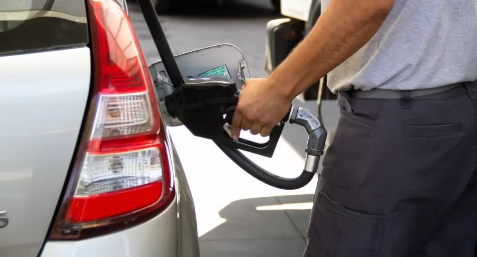 El Gobierno postergó hasta noviembre los aumentos de impuestos a combustibles