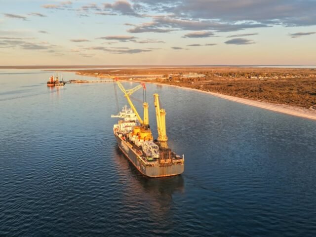 Llegaron a Río Negro las monoboyas para exportar crudo de Vaca Muerta