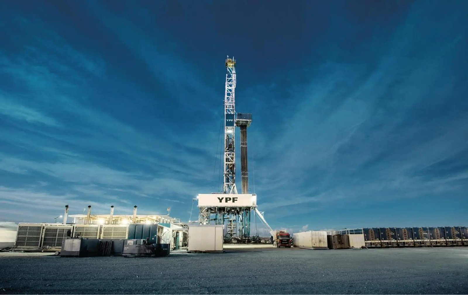 YPF establece récord en Vaca Muerta y TotalEnergies invertirá USD 10.000 millones